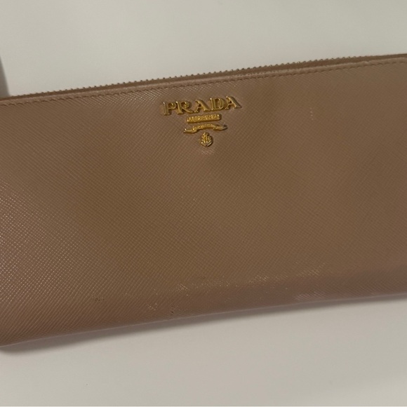 Prada Beige Leather Zippy wallet with Gold Accents - Picture 1 of 16